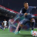 FIFA 22 avec Kylian Mbappé sur la jaquette et un trailer